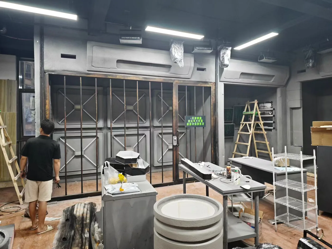 科幻实验室施工搭建中